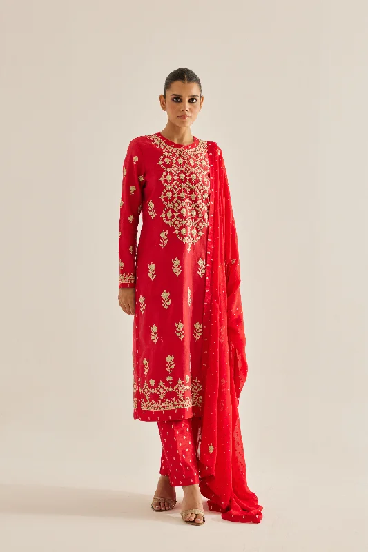 Gold Dori Embroidered Silk Chanderi Kurta And Dupatta With Trousers. Trousers chic fashionable Gold Dori Embroidered Silk Chanderi Kurta And Dupatta With Trousers. Trousers chic fashionable