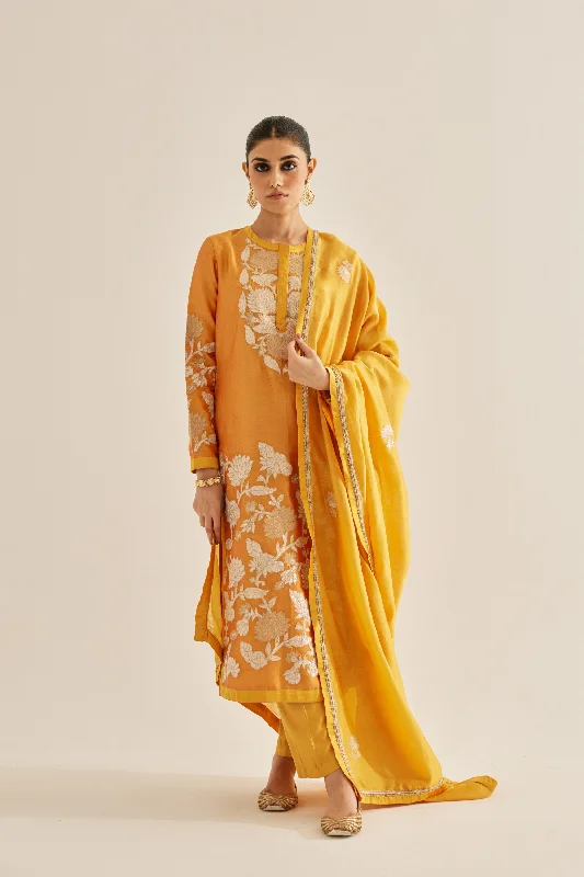 Gold Appliqued Embroidered Silk Chanderi Kurta And Dupatta With Trousers. Trousers Versatile Stylish Gold Appliqued Embroidered Silk Chanderi Kurta And Dupatta With Trousers. Trousers Versatile Stylish